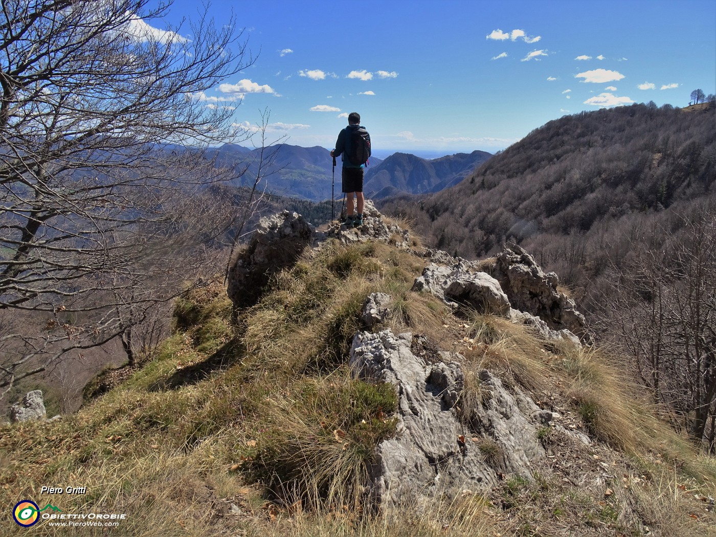 62 Sul cocuzzolo panoramico sul canalone che stiamo scendendo.JPG